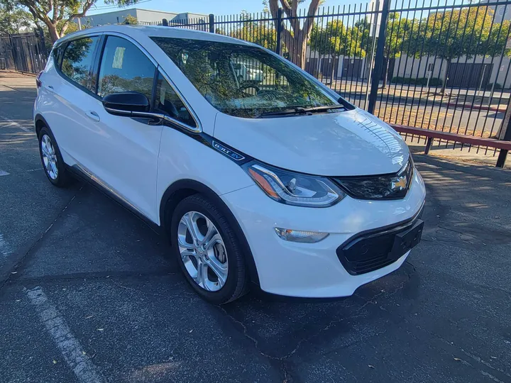 WHITE, 2018 CHEVROLET BOLT EV Image 11