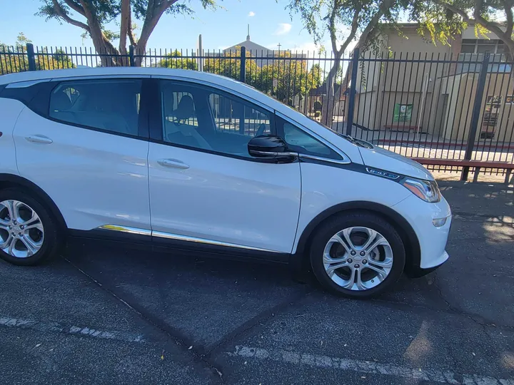 WHITE, 2018 CHEVROLET BOLT EV Image 13