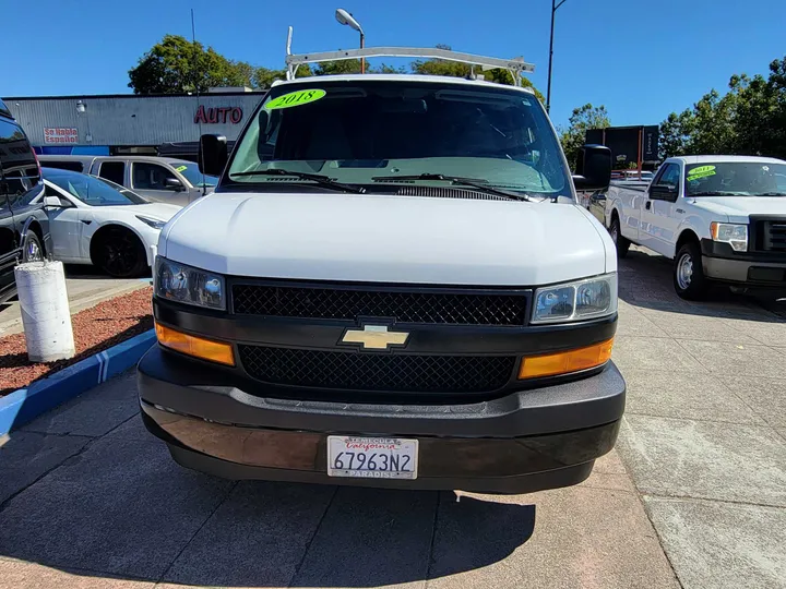 WHITE, 2018 CHEVROLET EXPRESS Image 4