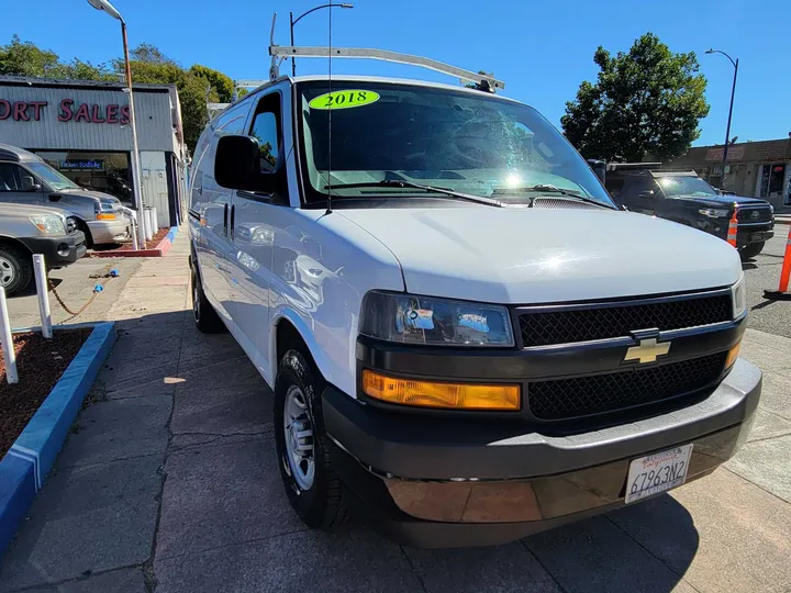 WHITE, 2018 CHEVROLET EXPRESS Image 5