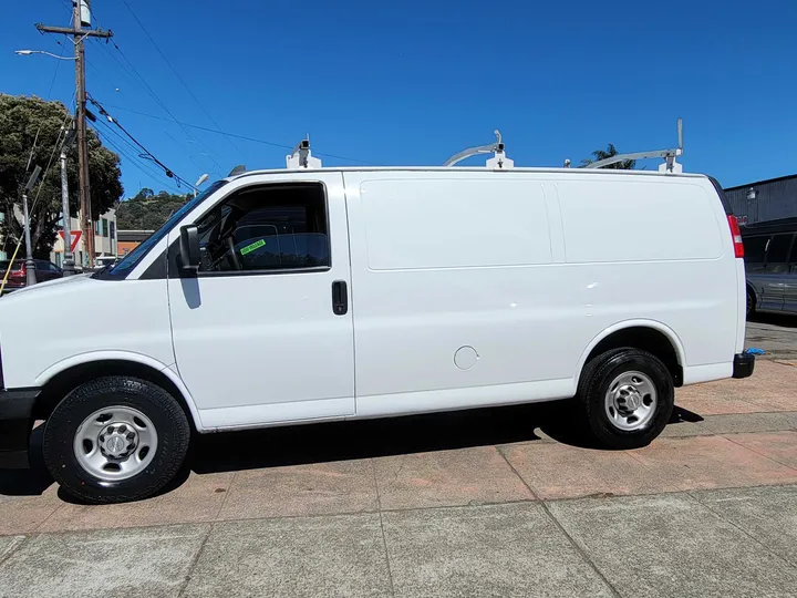 WHITE, 2018 CHEVROLET EXPRESS Image 7