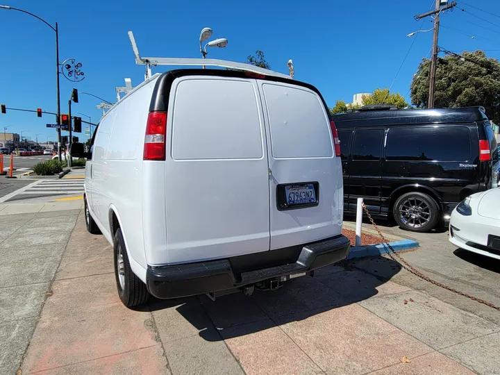 WHITE, 2018 CHEVROLET EXPRESS Image 10