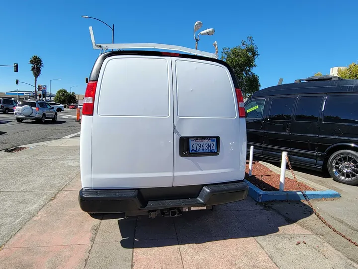 WHITE, 2018 CHEVROLET EXPRESS Image 11