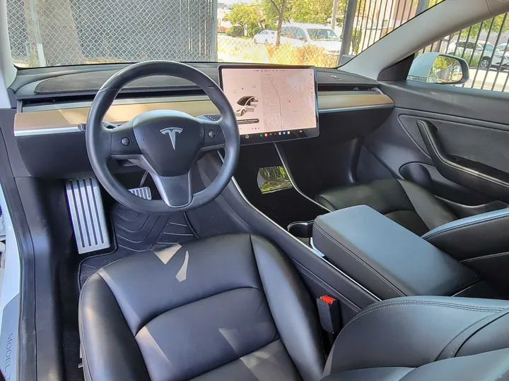 WHITE, 2019 TESLA MODEL 3 Image 19