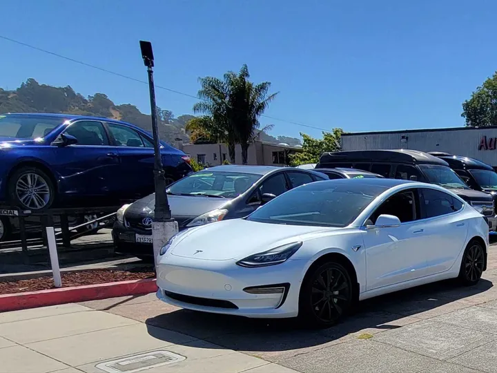 WHITE, 2019 TESLA MODEL 3 Image 2