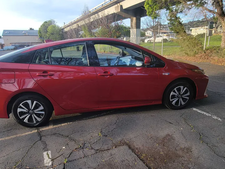 RED, 2017 TOYOTA PRIUS PRIME Image 16