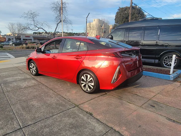 RED, 2017 TOYOTA PRIUS PRIME Image 8