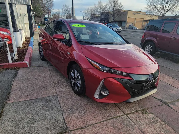 RED, 2017 TOYOTA PRIUS PRIME Image 17