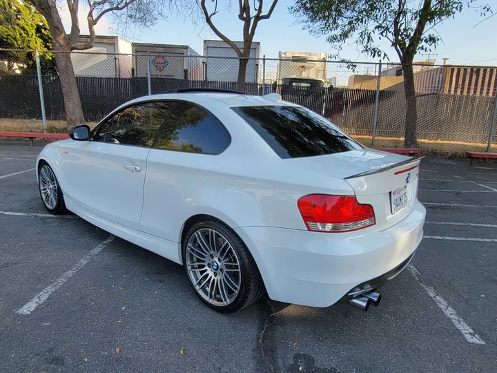 WHITE, 2010 BMW 1 SERIES Image 21