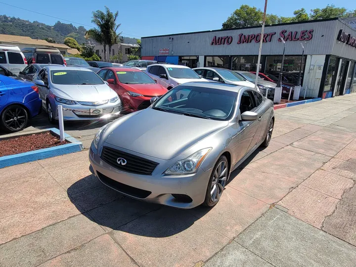 GREY, 2009 INFINITI G Image 3