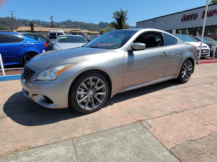 GREY, 2009 INFINITI G Image 4