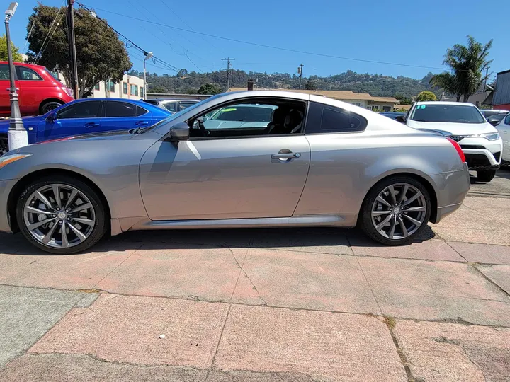 GREY, 2009 INFINITI G Image 6