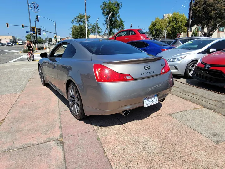 GREY, 2009 INFINITI G Image 12