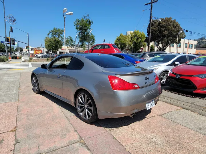 GREY, 2009 INFINITI G Image 13