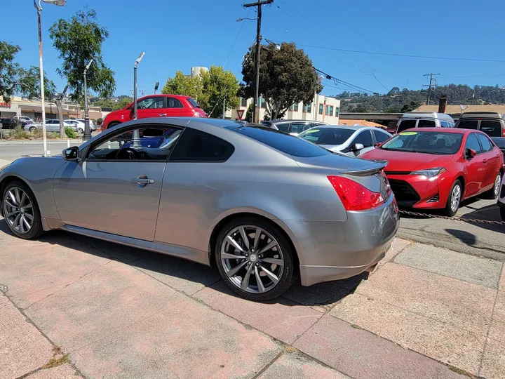 GREY, 2009 INFINITI G Image 10