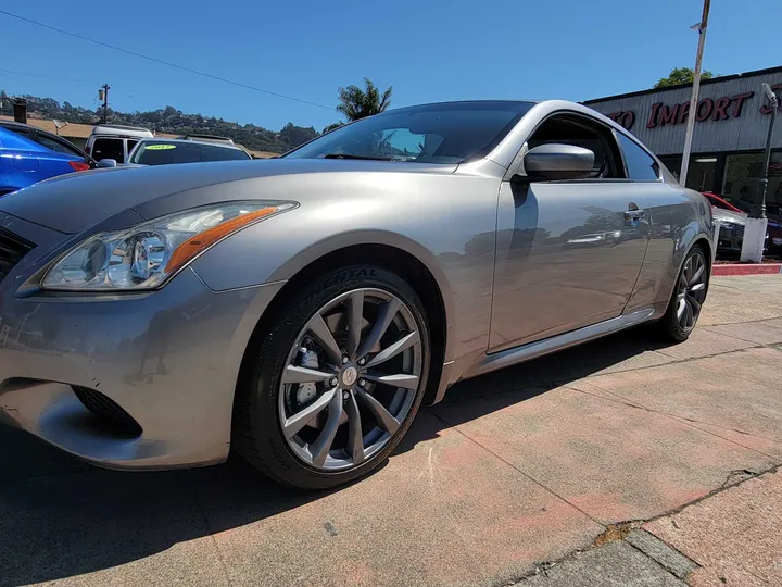 GREY, 2009 INFINITI G Image 7