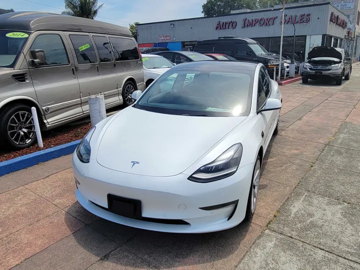 WHITE, 2022 TESLA MODEL 3 Image 2