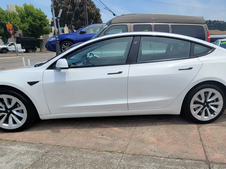 WHITE, 2022 TESLA MODEL 3 Image 6