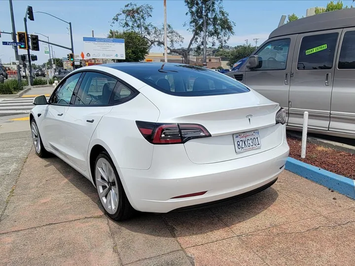 WHITE, 2022 TESLA MODEL 3 Image 8