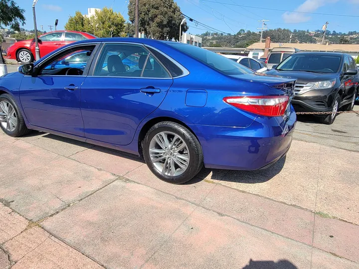 BLUE, 2015 TOYOTA CAMRY Image 5