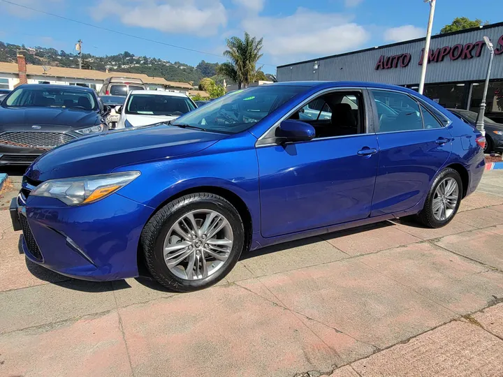 BLUE, 2015 TOYOTA CAMRY Image 9