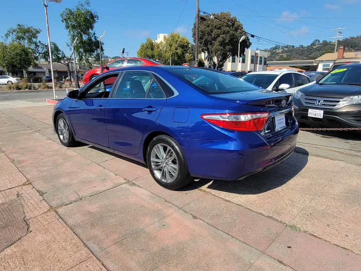 BLUE, 2015 TOYOTA CAMRY Image 10