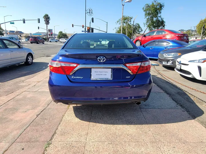 BLUE, 2015 TOYOTA CAMRY Image 12