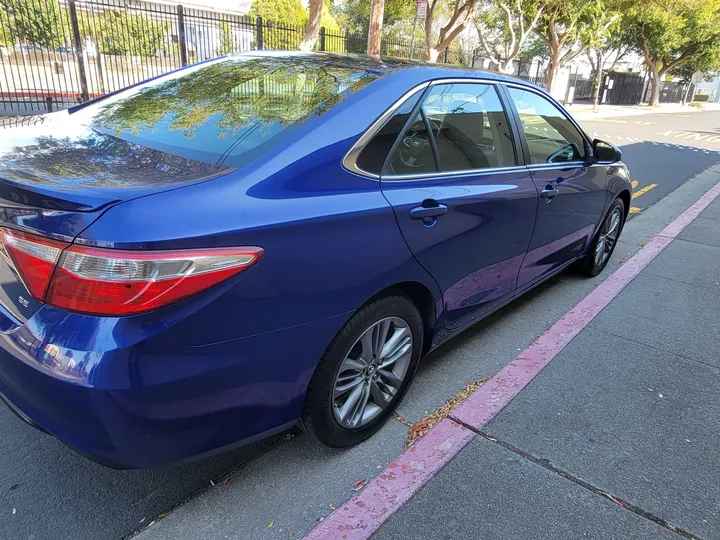 BLUE, 2015 TOYOTA CAMRY Image 18