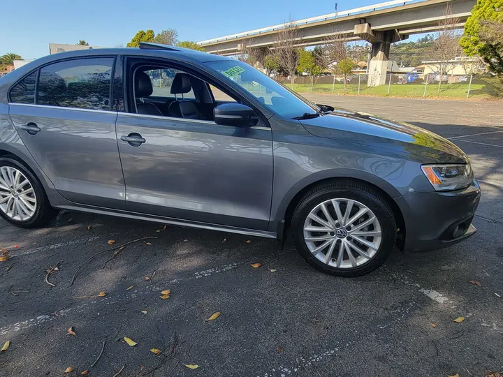 GRAY, 2013 VOLKSWAGEN JETTA Image 13