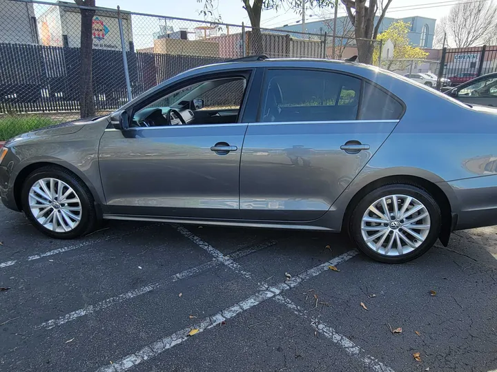 GRAY, 2013 VOLKSWAGEN JETTA Image 19