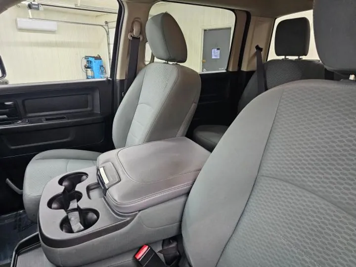 BLUE, 2017 RAM 1500 CREW CAB Image 10