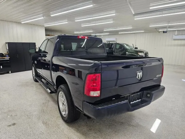 BLUE, 2017 RAM 1500 CREW CAB Image 7