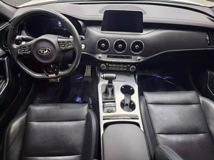 WHITE, 2021 KIA STINGER Image 9