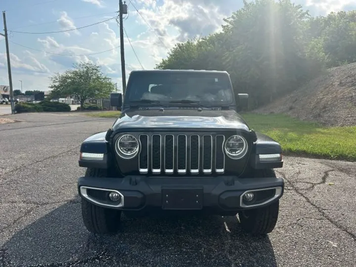 BLACK, 2020 JEEP GLADIATOR Image 3