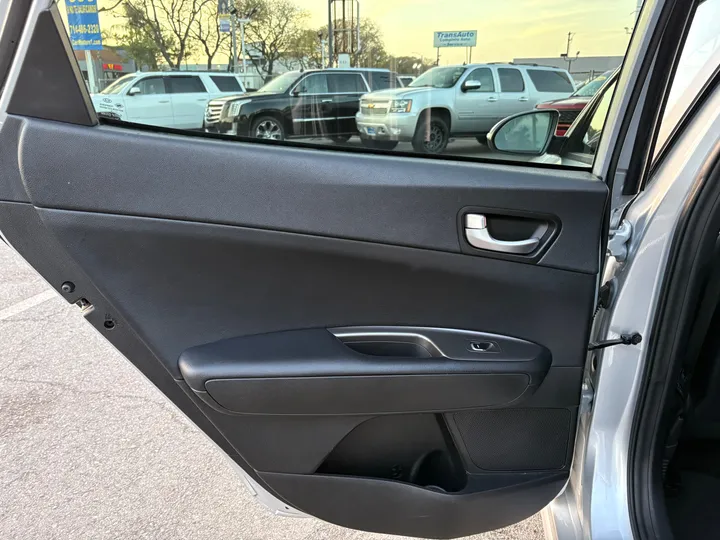 2019 KIA OPTIMA Image 18