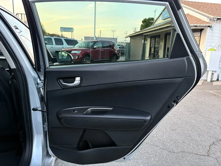 2019 KIA OPTIMA Image 25