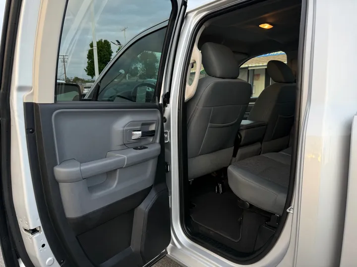 2016 RAM 1500 QUAD CAB Image 19