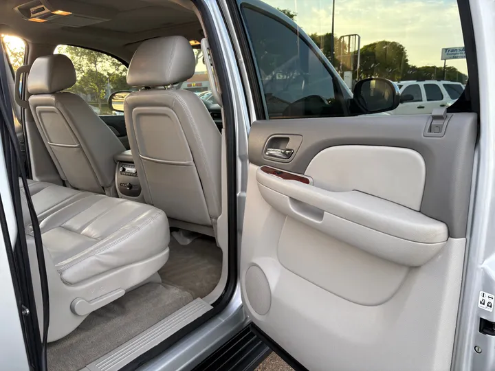 2013 CHEVROLET SUBURBAN 1500 Image 16
