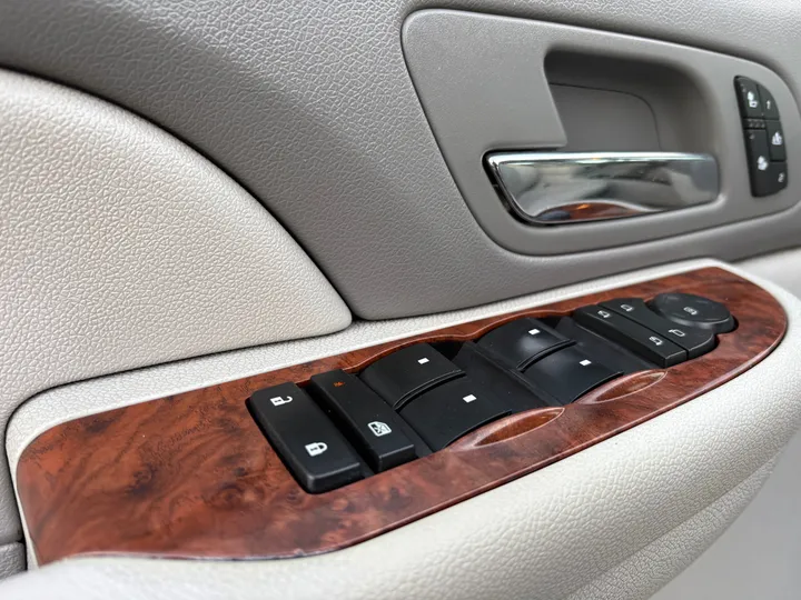 2013 CHEVROLET SUBURBAN 1500 Image 10