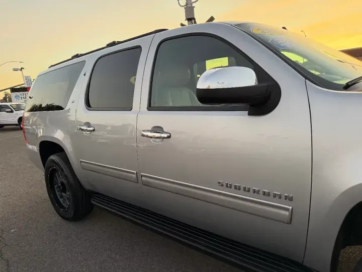 2013 CHEVROLET SUBURBAN 1500 Image 3