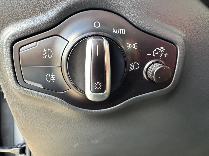 2016 AUDI Q5 Image 21