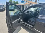 2018 VOLKSWAGEN TIGUAN Thumnail Image 10