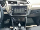 2018 VOLKSWAGEN TIGUAN Thumnail Image 22