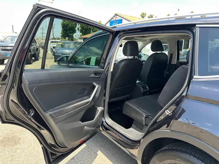 2018 VOLKSWAGEN TIGUAN Image 29