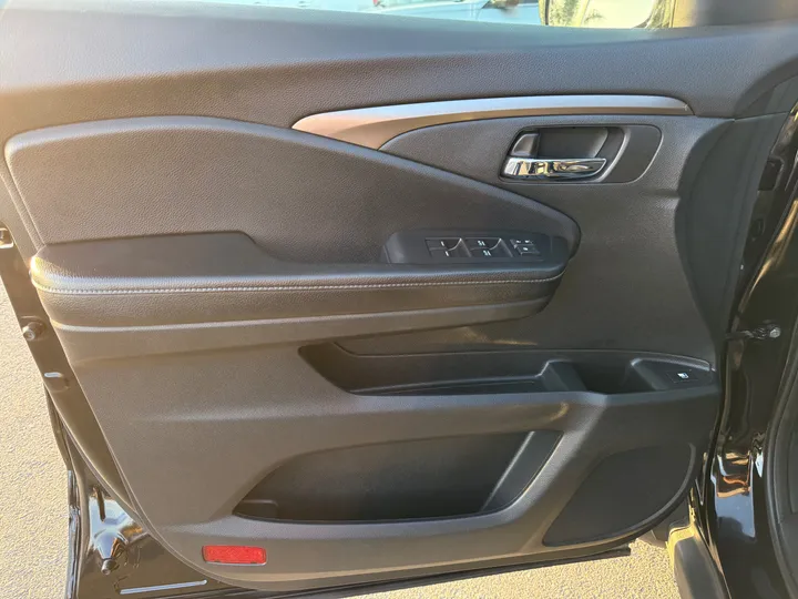2019 HONDA RIDGELINE Image 16