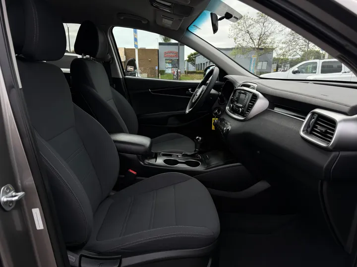 2016 KIA SORENTO Image 26