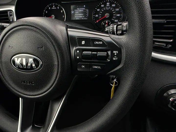 2016 KIA SORENTO Image 35