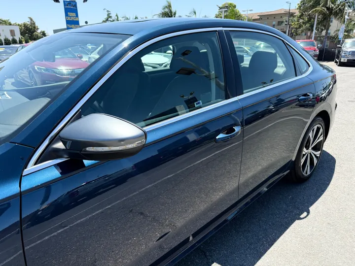 2022 VOLKSWAGEN PASSAT Image 8