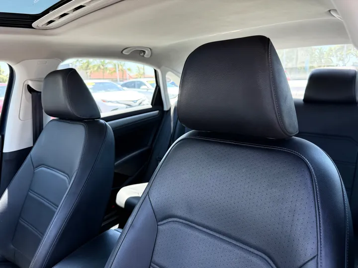 2022 VOLKSWAGEN PASSAT Image 17