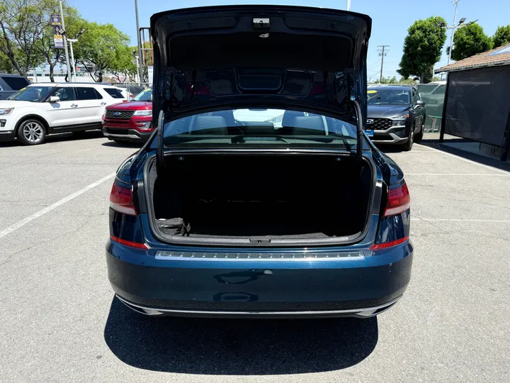 2022 VOLKSWAGEN PASSAT Image 24
